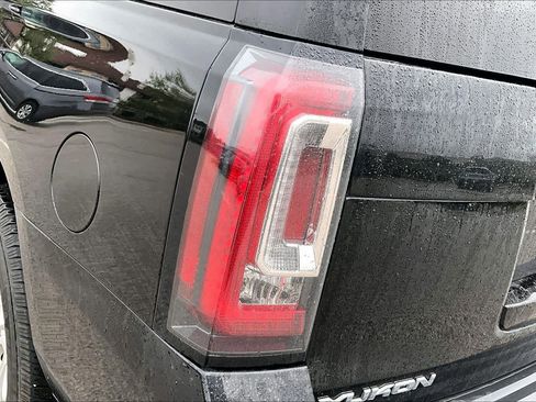 Used 2019 GMC Yukon SLT image 29