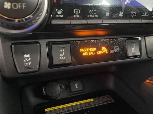 Used 2021 Toyota RAV4 XLE Premium AWD/4WD image 17
