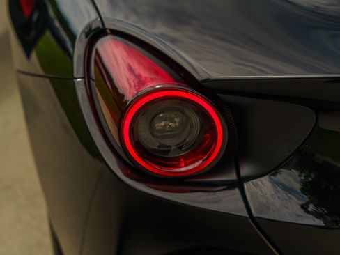 Used 2019 Ferrari Portofino RWD image 95