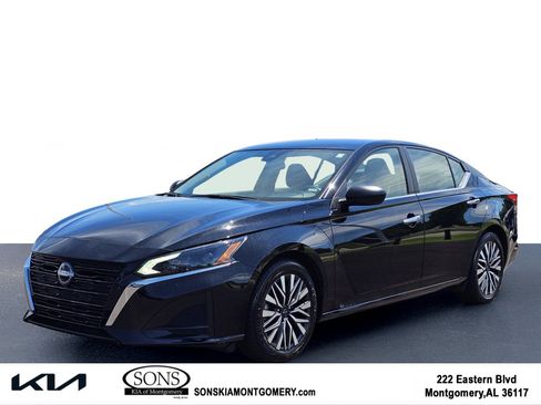 Used 2025 Nissan Altima 2.5 SV FWD image 1