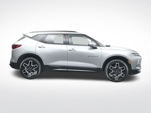 Used 2023 Chevrolet Blazer RS w/ Driver Confidence II Package image 4