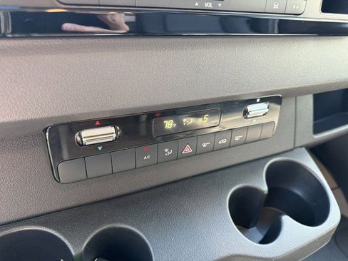 Used 2022 Mercedes-Benz Sprinter 2500 image 45