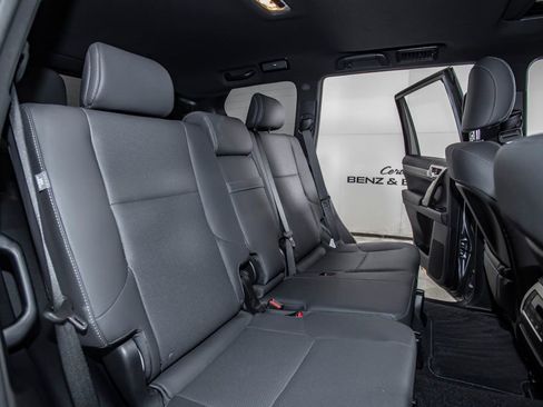 Used 2023 Lexus GX 460 Premium w/ Premium Package image 21