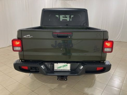Used 2022 Jeep Gladiator Willys image 4