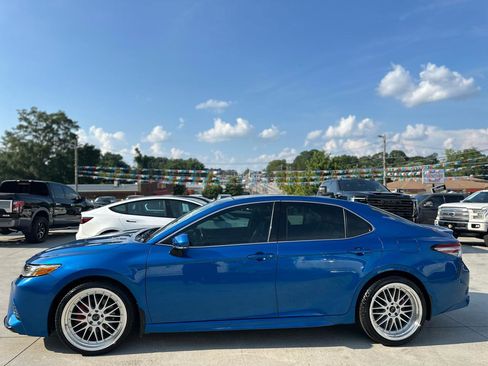 Used 2019 Toyota Camry XSE FWD image 4