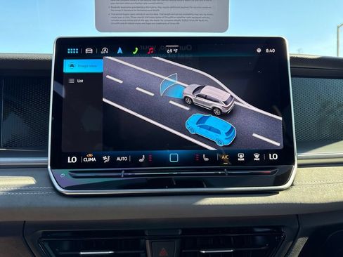 Certified 2025 Volkswagen Tiguan SE R-Line AWD/4WD image 20