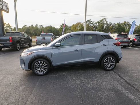 Used 2021 Nissan Kicks SV image 5