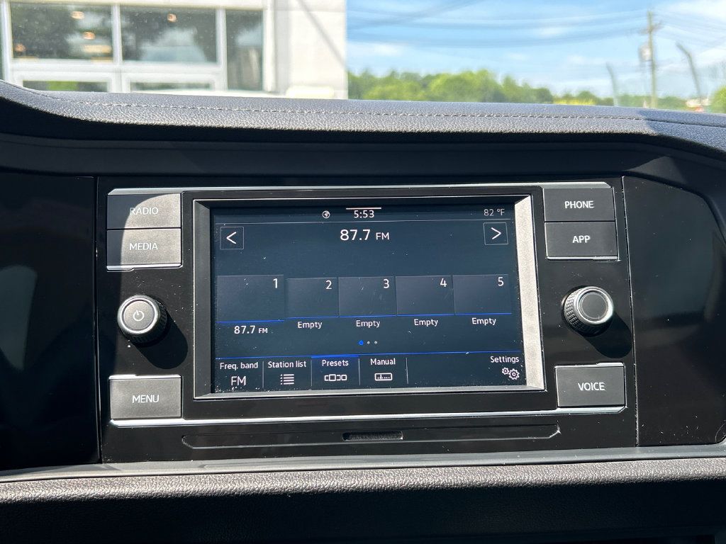 Used 2023 Volkswagen Jetta SE w/ Panoramic Sunroof Package FWD image 16