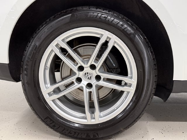 Certified 2026 Porsche Macan AWD/4WD image 11