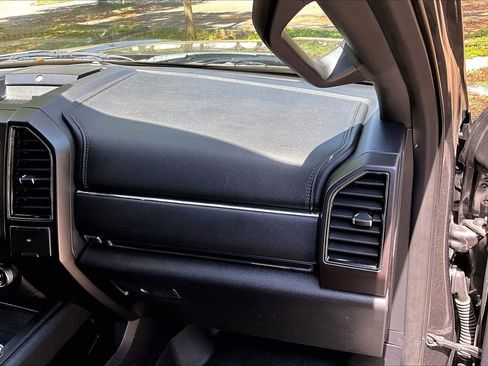 Used 2019 Ford Expedition Limited AWD/4WD image 23