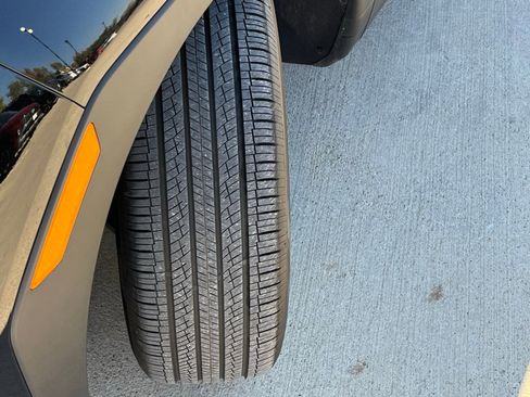 Certified 2025 Hyundai Santa Fe SE image 9