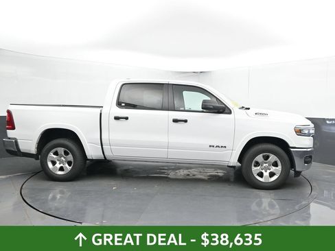 Used 2025 RAM 1500 Big Horn AWD/4WD image 5