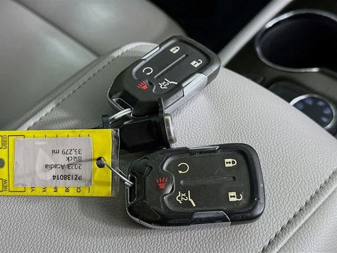 Used 2023 GMC Acadia SLT w/ Preferred Package image 21