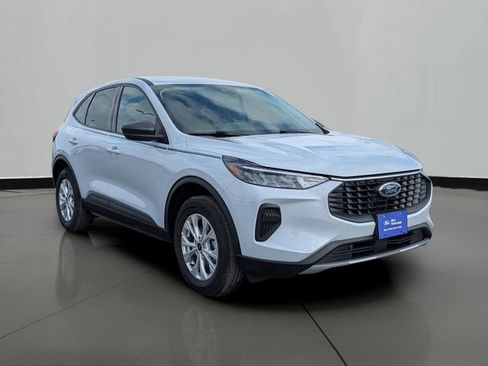 Certified 2025 Ford Escape Active w/ Cold Weather Package image 4