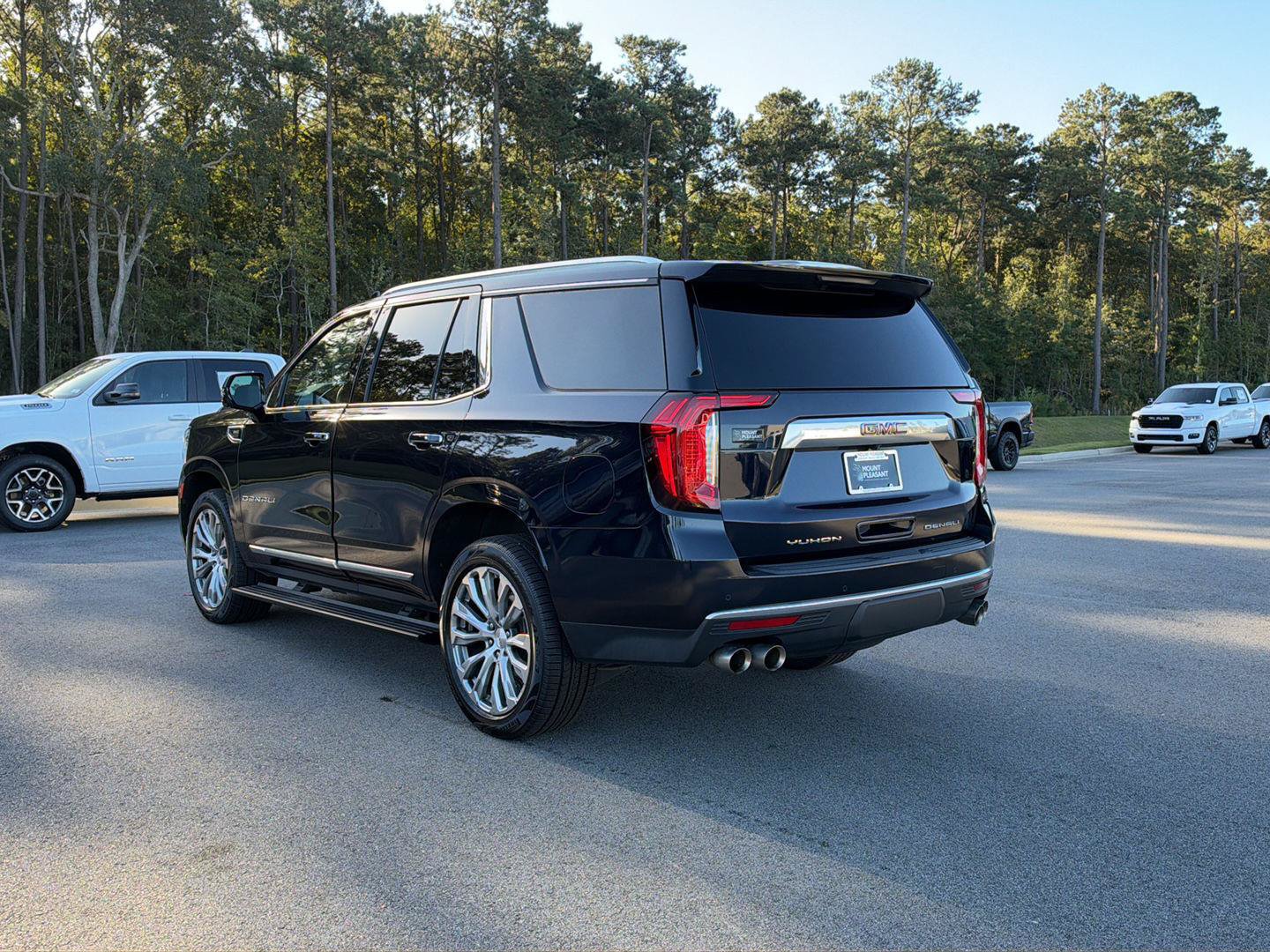 Used 2023 GMC Yukon Denali AWD/4WD image 6