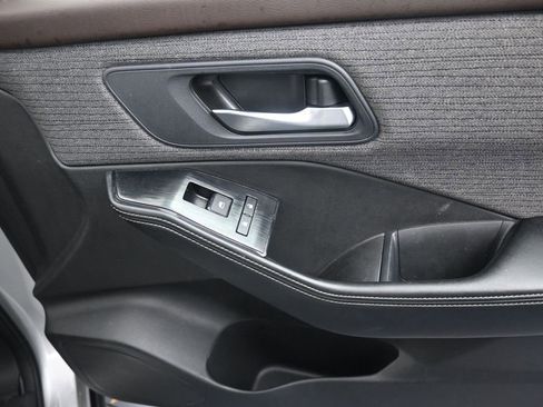 Used 2023 Nissan Rogue SV image 16