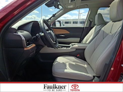 Certified 2025 Toyota Grand Highlander AWD image 14