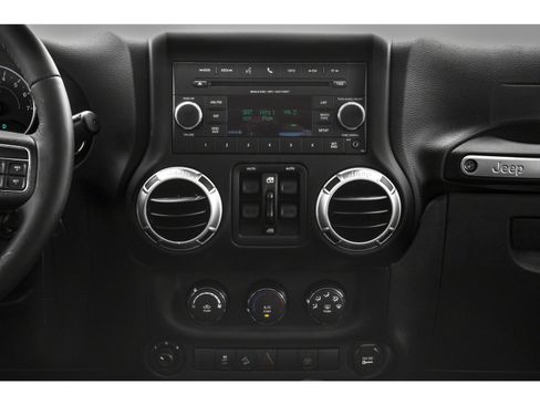 Used 2018 Jeep Wrangler Unlimited Rubicon w/ Connectivity Group AWD/4WD image 7