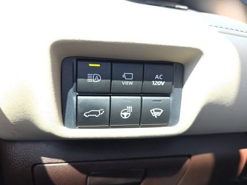 Used 2021 Toyota Highlander Platinum FWD image 14