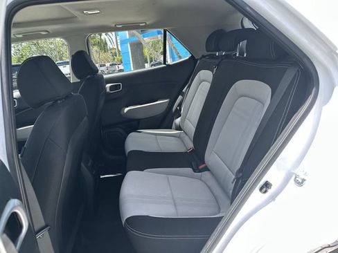 Used 2025 Hyundai Venue SEL FWD image 27