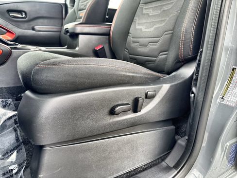 Used 2025 Nissan Frontier PRO-4X AWD/4WD image 25