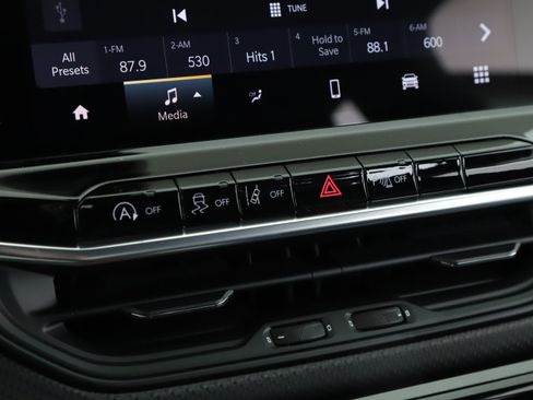 Used 2026 Jeep Compass Limited image 12