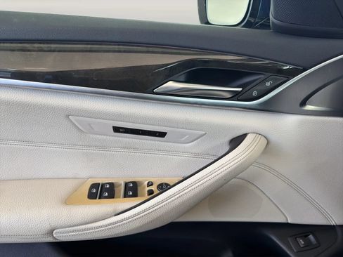 Used 2018 BMW 530i w/ Premium Package RWD image 12