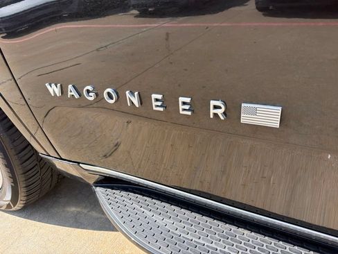 Used 2024 Jeep Wagoneer L Series II AWD/4WD image 11