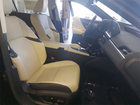 Used 2022 Lexus ES 300h w/ Premium Package image 10