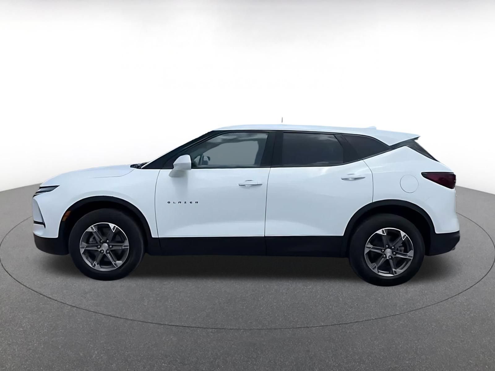 Used 2025 Chevrolet Blazer LT FWD image 9