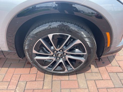 Used 2025 Cadillac Optiq Sport 2 w/ LPO, Floor Liner Package AWD/4WD image 5