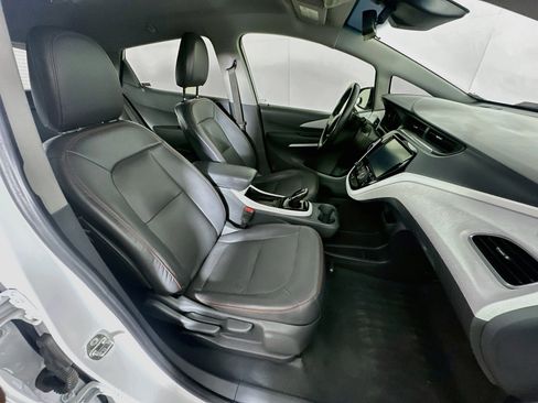 Used 2019 Chevrolet Bolt Premier w/ Infotainment Package FWD image 29