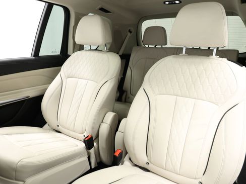 Used 2021 BMW X7 xDrive40i w/ Executive Package image 3