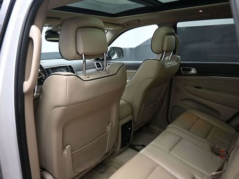 Used 2017 Jeep Grand Cherokee Overland image 34