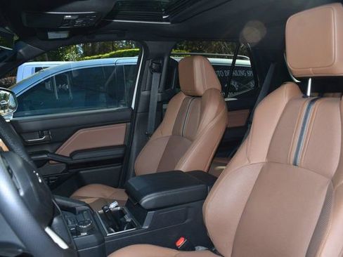 Used 2025 Toyota 4Runner Limited AWD/4WD image 8
