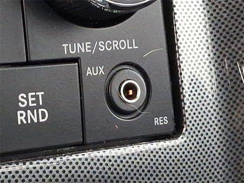 Used 2014 Dodge Challenger SXT image 25