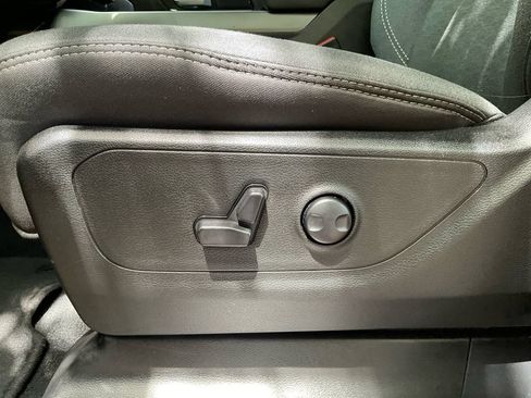 Used 2025 RAM 1500 Big Horn AWD/4WD image 32