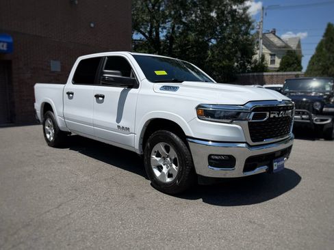 Used 2025 RAM 1500 Big Horn AWD/4WD image 3