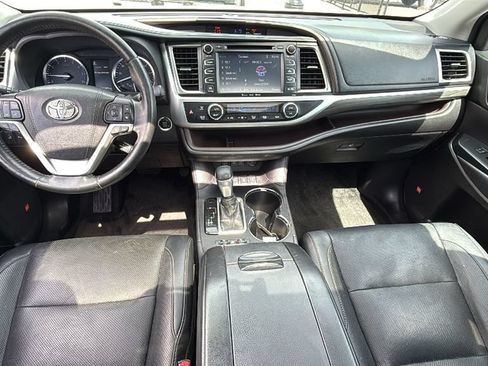Used 2018 Toyota Highlander Limited Platinum AWD/4WD image 32