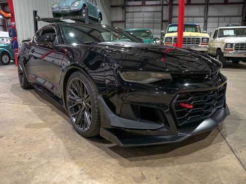 Used 2018 Chevrolet Camaro ZL1 RWD image 12