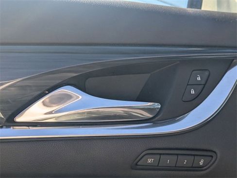 Used 2024 Buick Enclave Premium image 13