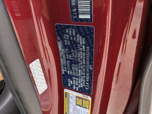 Certified 2024 Kia Carnival EX FWD image 38