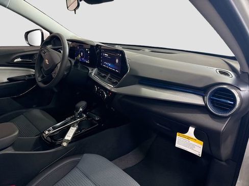 New 2026 Chevrolet Trax LT w/ LPO, Blackout Package image 27