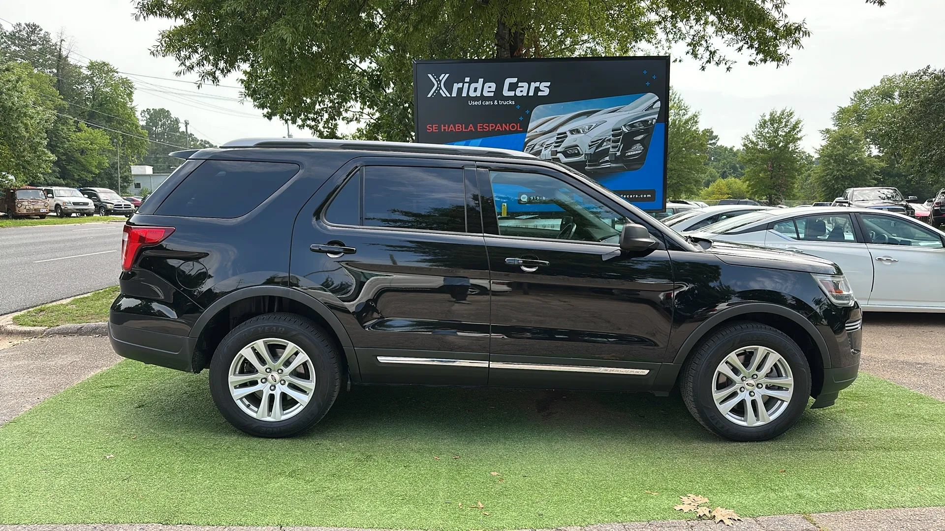 Used 2018 Ford Explorer XLT AWD/4WD image 7