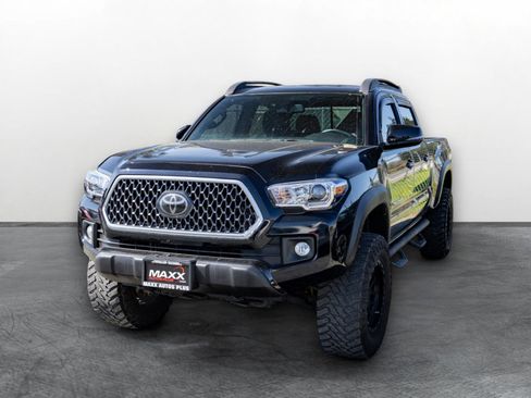 Used 2018 Toyota Tacoma TRD Off-Road image 3