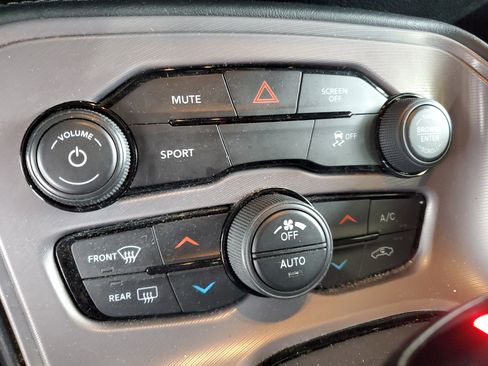 Used 2023 Dodge Challenger SXT image 23