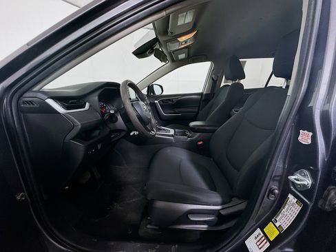 Used 2021 Toyota RAV4 LE FWD image 13