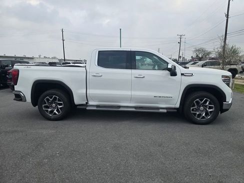 New 2026 GMC Sierra 1500 SLT image 4