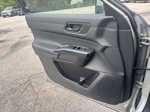 Used 2025 Nissan Pathfinder SV AWD/4WD image 18