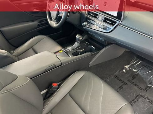 Used 2025 Lexus ES 300h w/ Premium Package FWD image 19